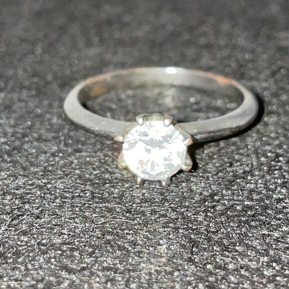 Large ring with a white gem - Picture 2 of 7